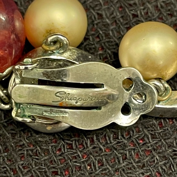 Schiaparelli SIGNED VTG. clip earrings rhodium plated, pearls & amber drop beads - Picture 12 of 13